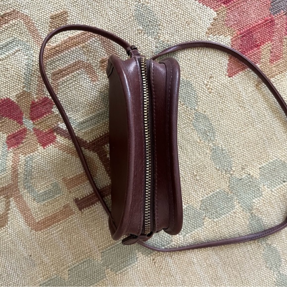 Elegant Brown Leather Crossbody Bag - Picture 4 of 8